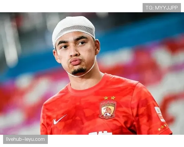 蒋光太中卫风格闪耀赛场,稳固防线成球队关键支柱 蒋光太中卫风格闪耀赛场,稳固防线成球队关键支柱