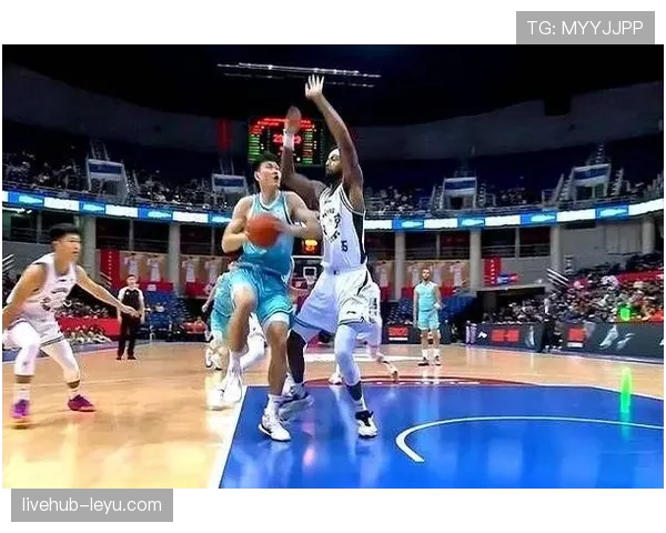 莱切中路渗透战术奏效，率队再获胜利引关注