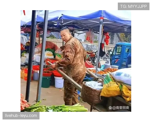 季丽萍赛场冷到骨子里，出门却像豪门太太逛菜市场，这反差真把我笑懵了