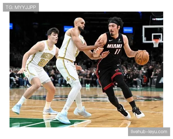 德里克·怀特突破创造多次关键得分 拉开球队进攻空间提升效率